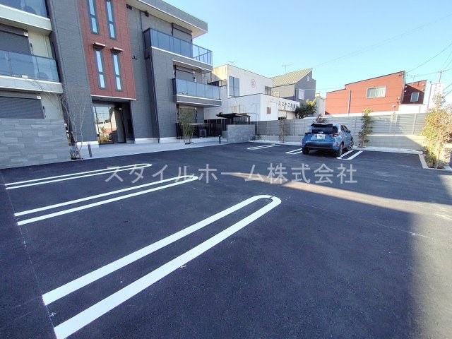 グランヴェール柱の駐車場