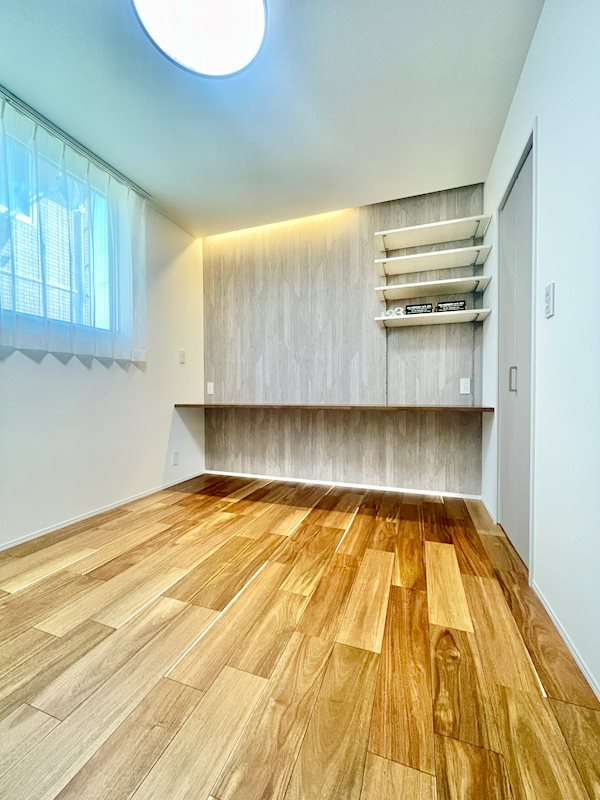 辻堂新築一戸建ての洋室|カウンター付きの洋室