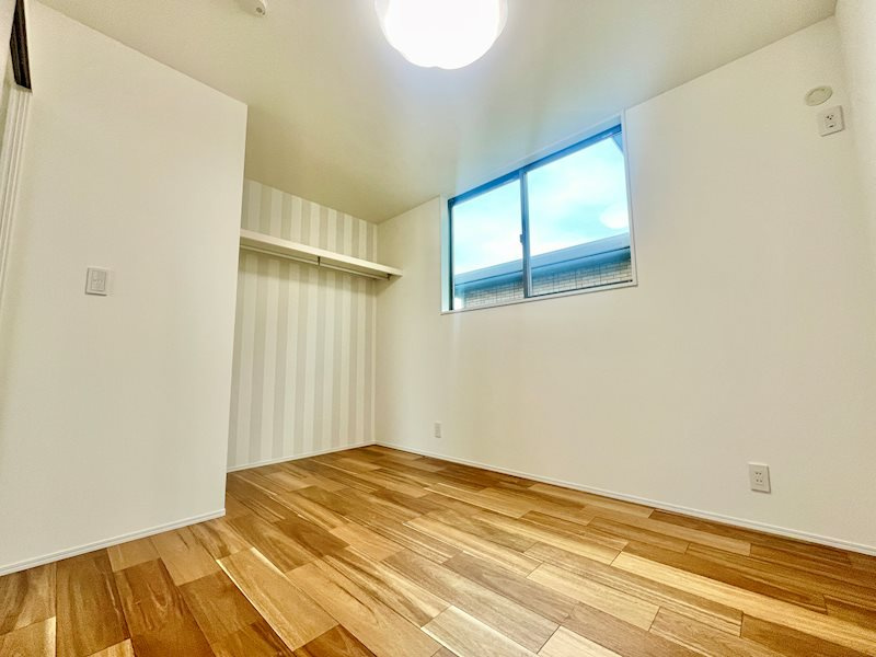 辻堂新築一戸建ての洋室|建具無しの収納で開放感のあるお部屋。