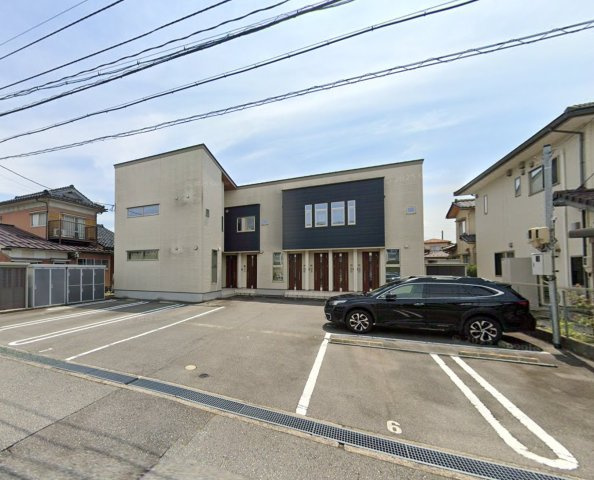 富山市藤木　一棟売アパートの駐車場