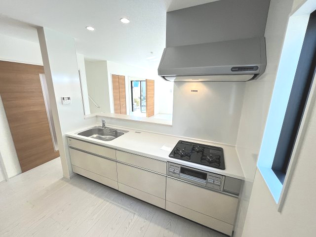 【キッチン】 | 福岡市城南区友丘4丁目1期　1号棟（全3棟）【仲介手数料無料・0円】 | 施工例。施工例は完成時と異なる場合があります。