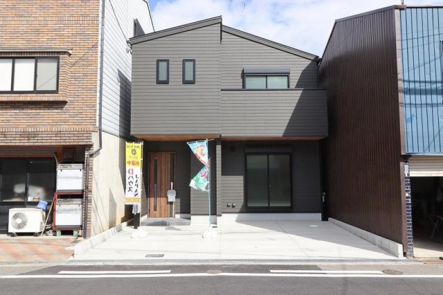 高柳栄町　新築一戸建ての外観|新しい生活にいかがでしょうか？外観はお住まいの顔になります。こだわりたいポイントですね。外壁塗装や屋根塗装のご相談も承っております。
■現地内覧・資金計画相談・住宅ローン相談もお問合せ受付中■