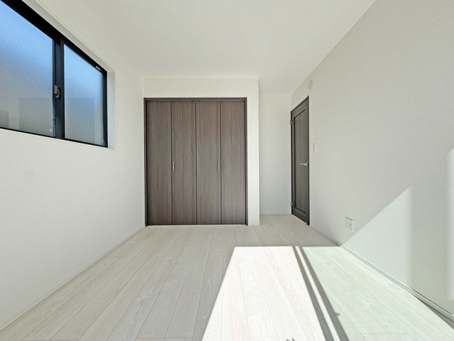 洋室　各居室に収納スペースを確保