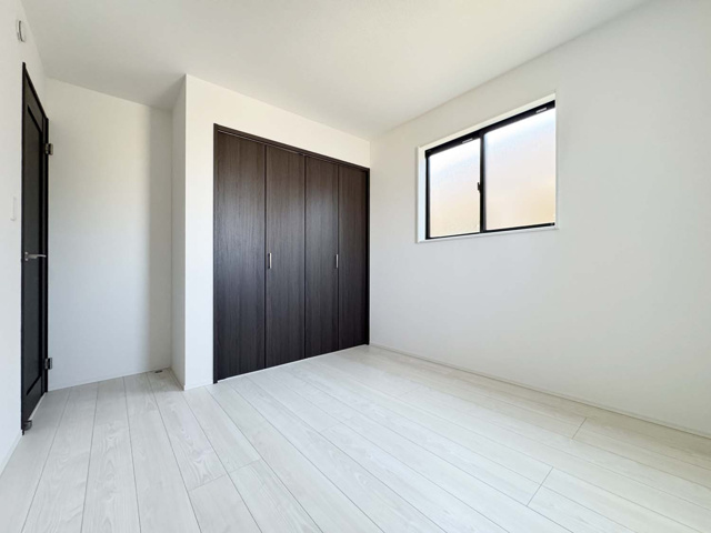 洋室　各居室に収納スペースを確保