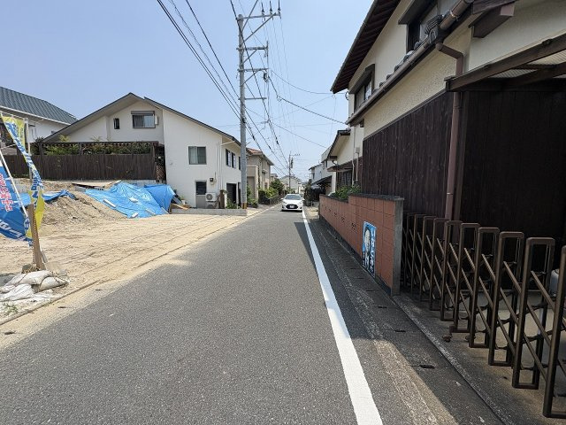 【その他】 | 福岡市城南区友丘4丁目1期　2号棟（全3棟）【仲介手数料無料・0円】 | 現地写真。前面道路です。