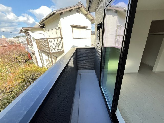 【バルコニー】 | 福岡市城南区友丘4丁目1期　2号棟（全3棟）【仲介手数料無料・0円】 | 施工例。施工例は完成時と異なる場合があります。