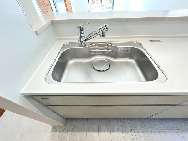 【キッチン】 | 福岡市城南区友丘4丁目1期　2号棟（全3棟）【仲介手数料無料・0円】 | 施工例。施工例は完成時と異なる場合があります。