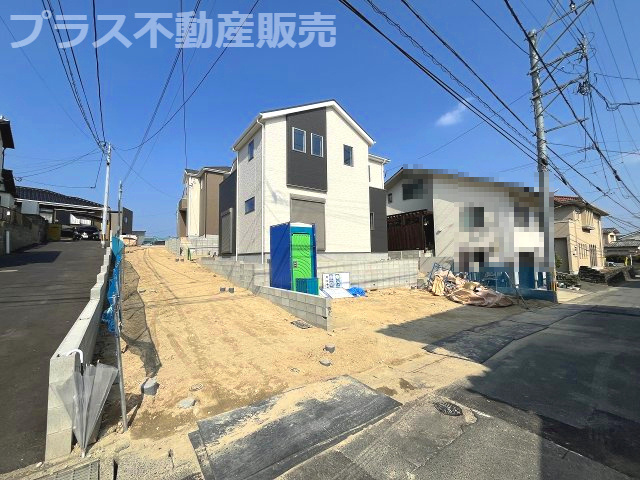 【玄関】 | 福岡市城南区友丘4丁目1期　2号棟（全3棟）【仲介手数料無料・0円】 | 施工例。施工例は完成時と異なる場合があります。