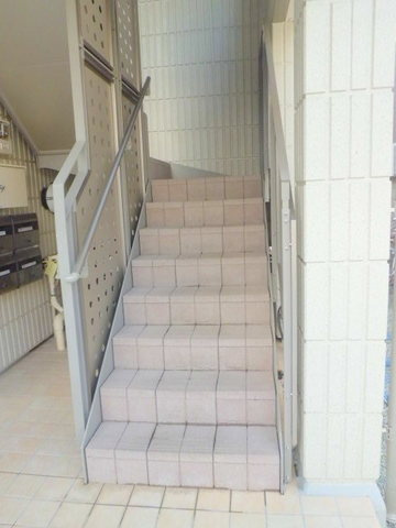 サニーサイドのロビー|共用階段