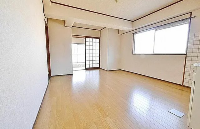 北九州市八幡東区西本町１丁目　一棟収益マンションの洋室