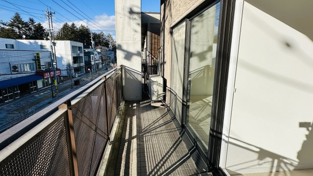 【動画付き】軽井沢 フルリフォーム済 中古マンションのバルコニー