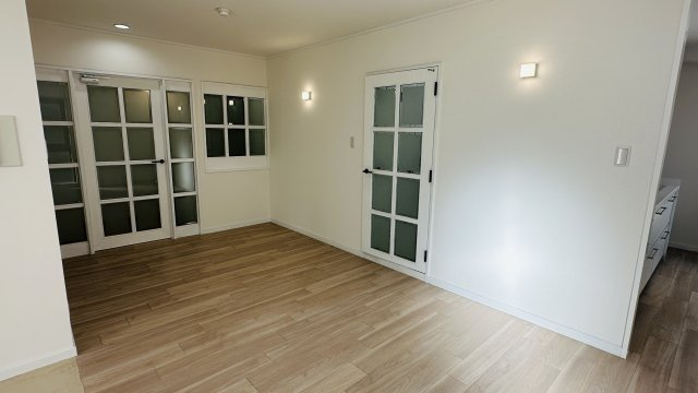 【動画付き】軽井沢 フルリフォーム済 中古マンションの居間・リビング