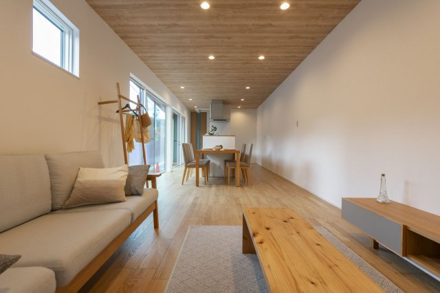 大津市梅林2丁目　新築戸建の居間・リビング