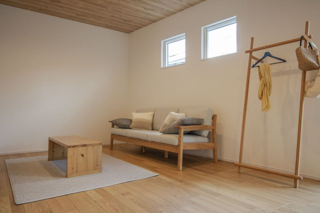 大津市梅林2丁目　新築戸建の居間・リビング