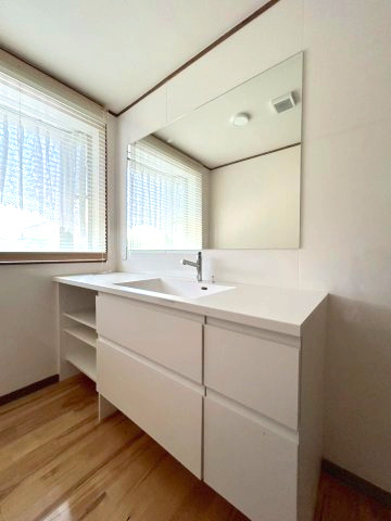 中古戸建　上高井郡小布施町小布施の脱衣所|オシャレな洗面台です