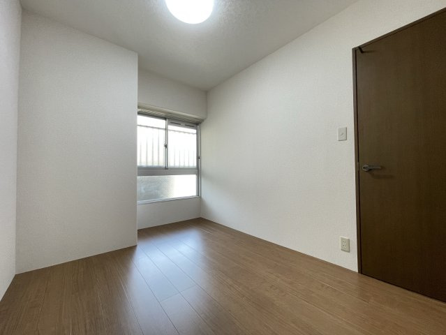 サーパス西陵・楠館の洋室