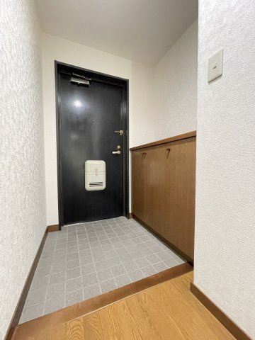 サーパス西陵・楠館の玄関