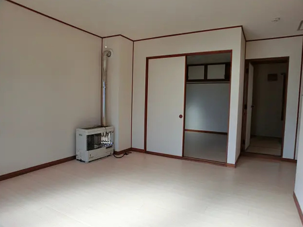 札幌市豊平区西岡二条４丁目　一棟収益マンションの洋室