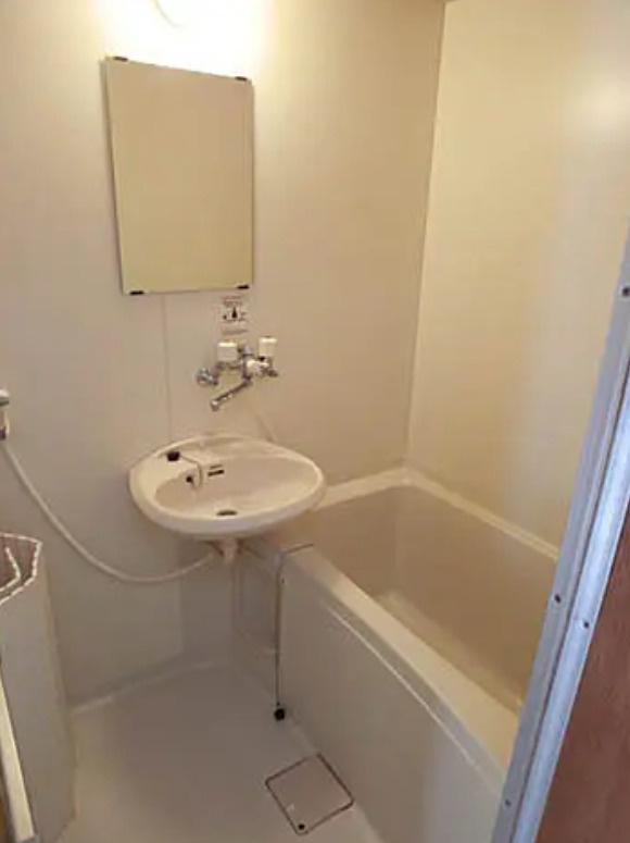 札幌市豊平区西岡二条４丁目　一棟収益マンションの浴室