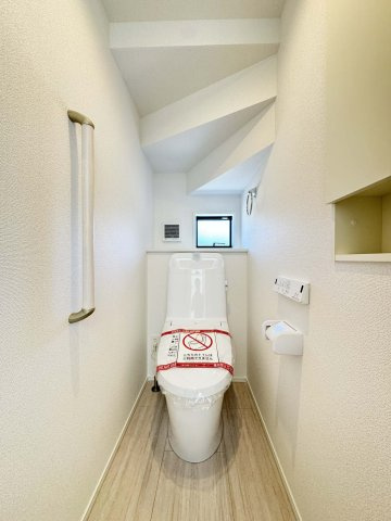 耐震+高性能＋高デザインをローコストで！：上東 2号棟（庄小とほ7分）のトイレ|1階、2階に温水洗浄暖房便座