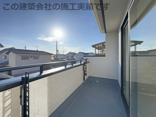 耐震+高性能＋高デザインをローコストで！：上東 2号棟（庄小とほ7分）のバルコニー|雨の日も安心！インナーバルコニー！
物干しだけでなく趣味など用途いろいろ