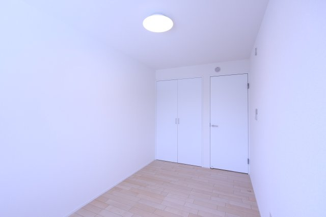 ストーンヒルズ南栄町（メゾネット）の洋室