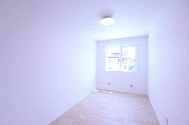 ストーンヒルズ南栄町（メゾネット）の洋室