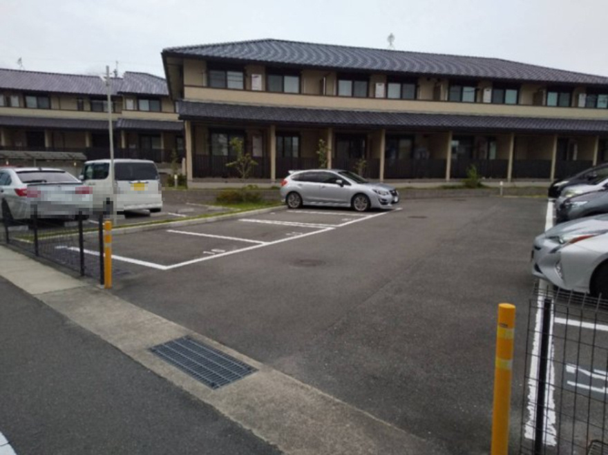 セジュール上西喜 A棟の駐車場