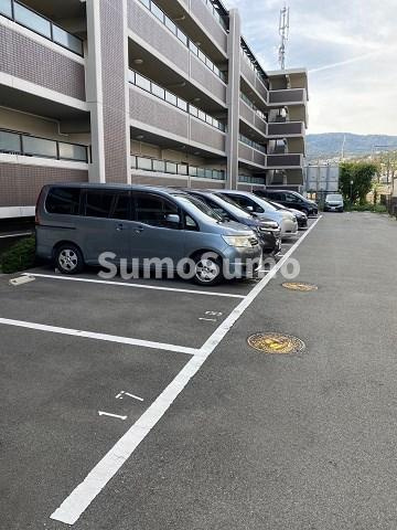 ライゼックス甲陽園の駐車場