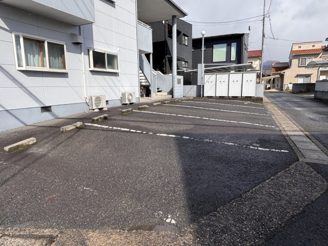 アーバンハイツ中道の駐車場