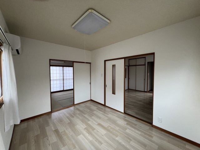 アーバンハイツ中道の洋室