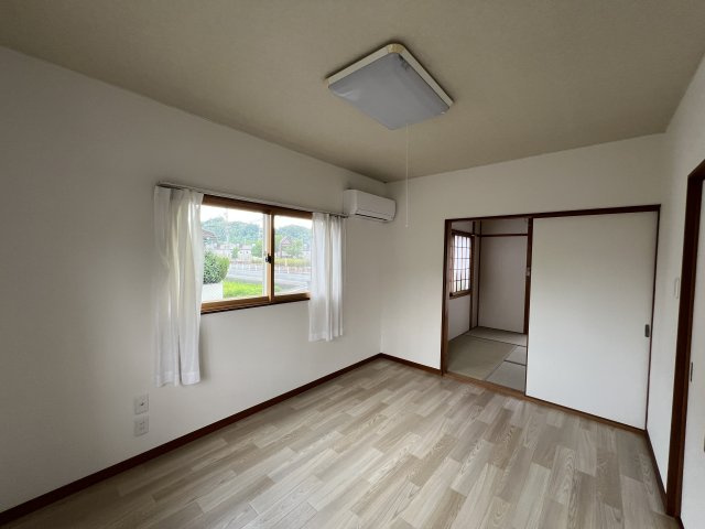 アーバンハイツ中道の洋室