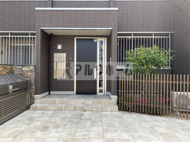 モンクレール青山のエントランス