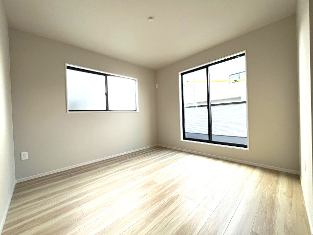 【寝室】 | 春日市千歳町2丁目2期　1号棟（全1棟）【仲介手数料無料・0円】 | 現地写真。2階主寝室です。