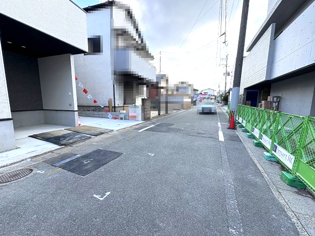 【その他】 | 春日市千歳町2丁目2期　1号棟（全1棟）【仲介手数料無料・0円】 | 現地写真。前面道路です。