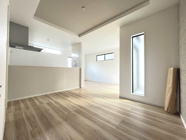 【居間・リビング】 | 春日市千歳町2丁目2期　1号棟（全1棟）【仲介手数料無料・0円】 | 現地写真。リビングです。