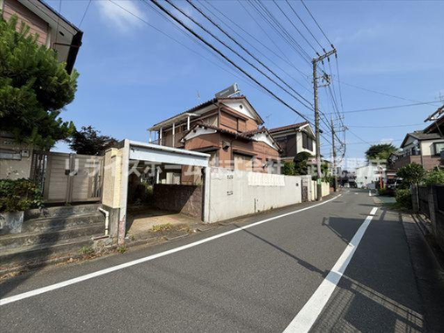 【外観】 | 久米川町　売地 | 道路面より宅盤が高いので1階で過ごしていても通行するクルマなどからの視線は気になりません