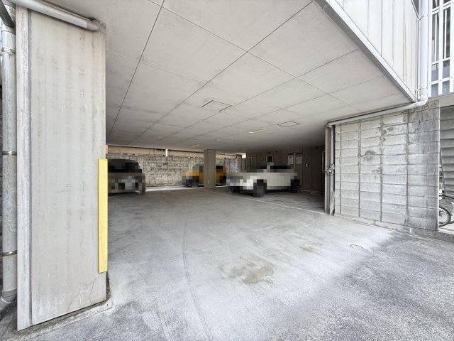 マンションつくし野の駐車場
