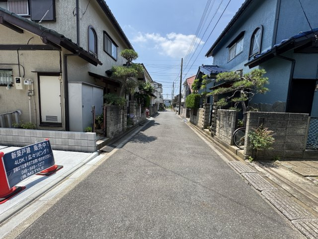 三郷市戸ケ崎３丁目新築戸建【戸ヶ崎小学校：5分】の前面道路含む現地写真|西側前面道路