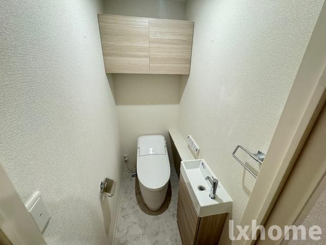 クラシスト千里丘上のトイレ|落ち着いた色調のトイレです