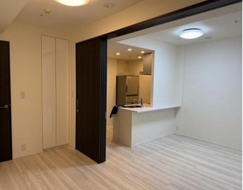 DEUX TOURS ドゥ・トゥール EASTの居間・リビング