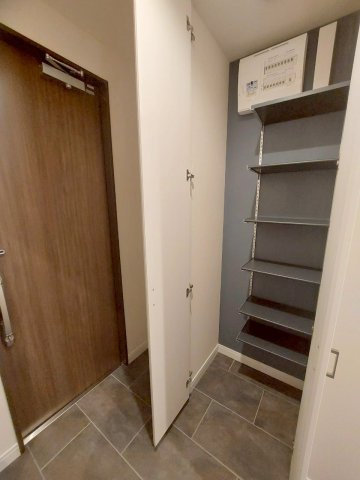 シャルマンおおたかの森の玄関