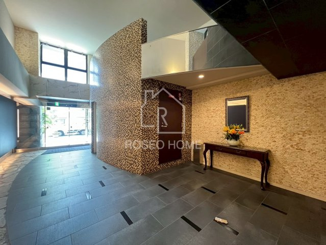 グランプラス谷町のエントランス