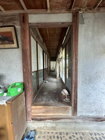 石岡市高浜　中古戸建の玄関