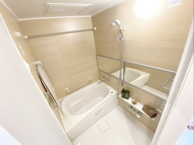 三愛シティライフ箱崎12の浴室|追い炊き機能付きでいつでも快適なバスタイム！悪天候時の洗濯にも活躍する浴室乾燥機付きです！