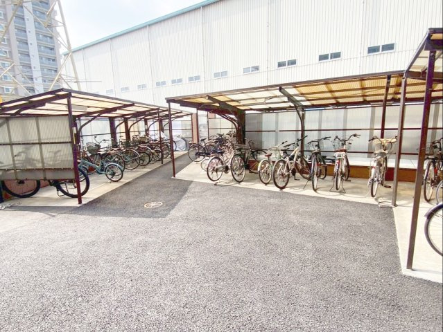 三愛シティライフ箱崎12の駐輪場|サイクルポート設置で雨や雪の日も安心です！