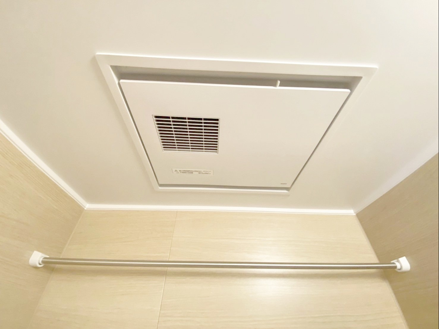 三愛シティライフ箱崎12の冷暖房・空調設備|湿気がこもりがちな浴室の換気はもちろん、悪天候時の洗濯にも活躍する浴室乾燥機付き！