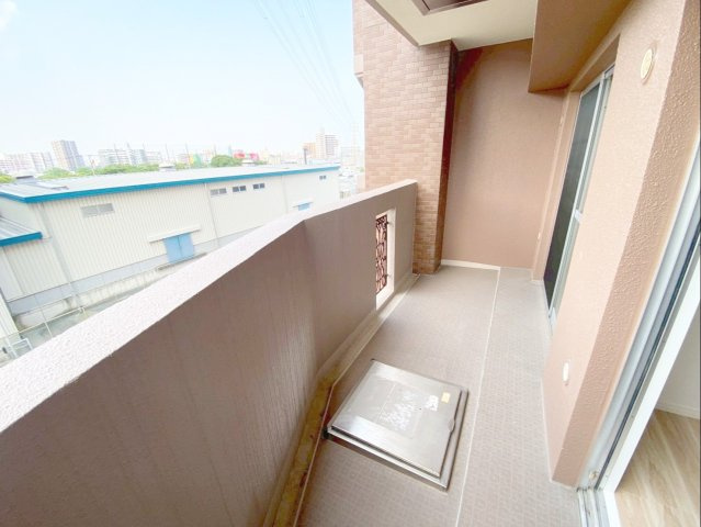 三愛シティライフ箱崎12のバルコニー|毎日の家事動線にも配慮された二面バルコニー！