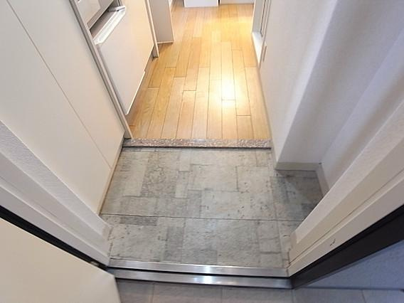 ファビュロウスサンコーの玄関