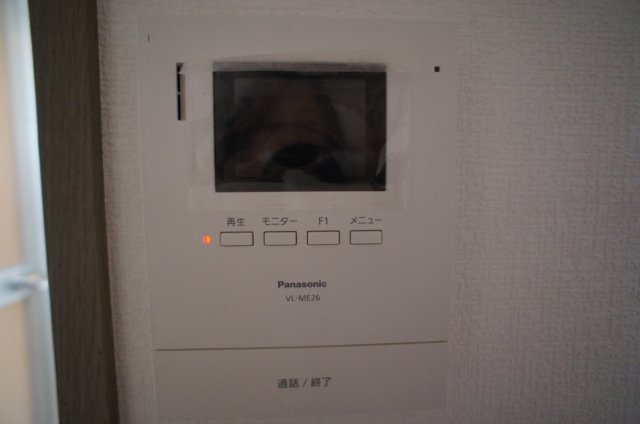 ルミエール若葉のセキュリティ|玄関にはモニター付きインターフォンを設置。
防犯面にも配慮されています。